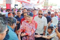 Hajiji ketika hadir pada sambutan Tahun Baharu Cina Bersama Anak Merotai anjuran Harapan Rakyat di Dewan Terbuka Dato Sri Najib, Merotai, Tawau.