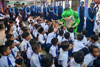 Hari pertama persekolahan di Sekolah Kebangsaan Bukit Sawa, Marang