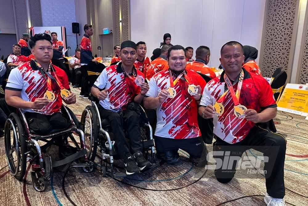 Barisan atlet para yang menunjukkan pingat yang dimenangi. FOTO SINAR HARIAN-ADILA SHARINNI WAHID