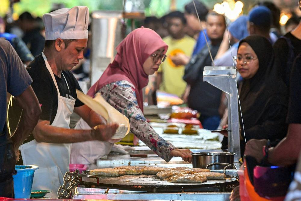 PENIAGA yang jujur dan amanah akan menatijahkan hasil yang halal lagi diberkati. Foto Bernama