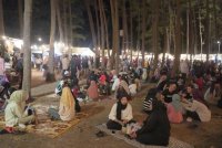 Suasana moreh pesta moreh di Laman Pokok Rhu berhadapan Sekolah Menengah Kebangsaan Sura di Jalan Pantai