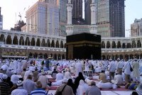 Rasulullah SAW tidak menyerang Makkah secara mengejut atau melakukan muslihat,sebaliknya memberikan peluang kepada penduduk Makkah untuk menyerah secara damai. - Gambar hiasan