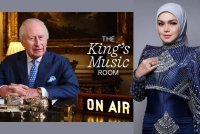 Lagu Anta Permana nyanyian Biduanita Negara Siti Nurhaliza (kanan) menjadi antara pilihan Raja Charles III untuk dimasukkan dalam senarai ‘playlist’ peribadinya.