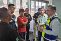 Anthony berkesempatan bertemu dengan orang ramai di Puspakom Wangsa Maju, pada Selasa.