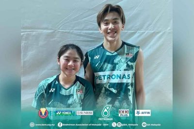 Su Yin (kiri) membentuk gandingan nombor 14 dunia bersama Pang Ron tetap bertekad untuk turun beraksi pada Seluruh England Super 1000.